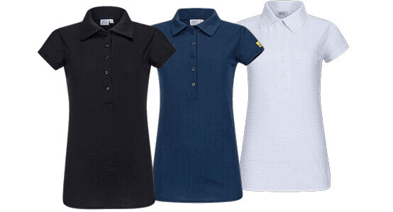 Das Bild zeigt ein hellblaues Poloshirt mit kurzen Ärmeln und einem Kragen. Es hat gestreifte Textur und eine Knopfleiste. Das Shirt wirkt frisch und sportlich.