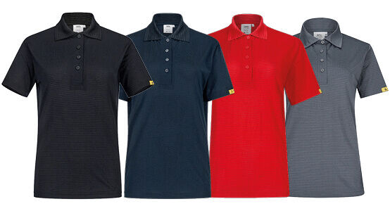 Das Bild zeigt ein dunkelblaues Poloshirt mit kurzen Ärmeln. Es hat einen edlen Kragen und drei Knöpfe auf der Vorderseite. An einem Ärmel befindet sich ein gelbes Logo.