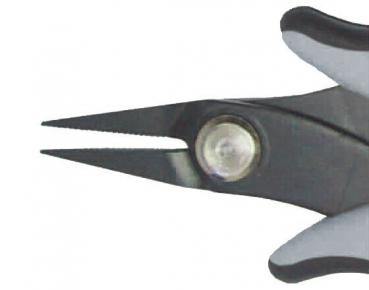 Das Bild zeigt die Spitze einer Schere. Die Griffe sind grau und schwarz, und die Schneide ist schmal und spitz. In der Mitte ist ein Schraubenkopf sichtbar.