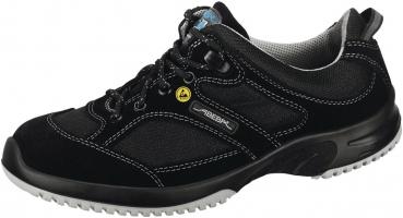 The shoe is a sporty, black low-cut shoe with a smooth, durable surface. It has a sturdy sole and laces, as well as a breathable interior.