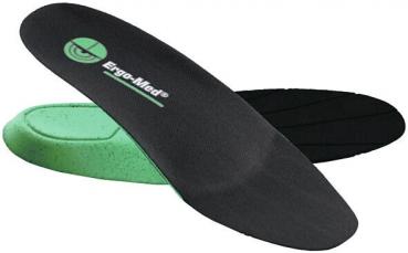 Das Bild zeigt zwei Einlagen für Schuhe. Die obere Einlage ist schwarz mit einem schmalen, gebogenen Design. Die untere Einlage ist grün und hat eine breitere Form. Beide haben unterschiedliche Oberflächenstrukturen.