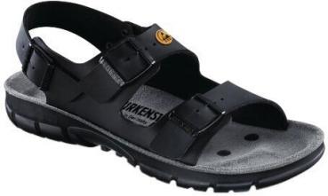 Die Abbildung zeigt eine schwarze, offene Sandale mit zwei breiten Riemen und einer rutschfesten Sohle. Der Schuh ist leicht und eignet sich gut für warmes Wetter.