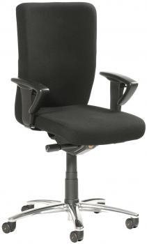 The chair has a high back and a padded seat in black. The armrests are also black and the base has five wheels for mobility. The base is made of chrome-plated metal.