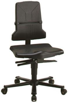 The chair is ergonomically designed, with a high backrest and a wide seat. It is black, has casters, and an adjustable height. Ideal for offices.