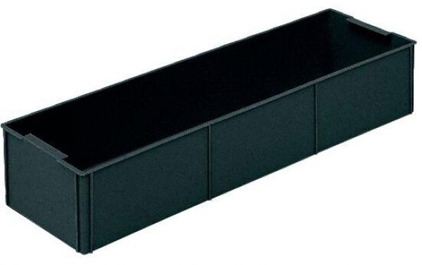 Das Bild zeigt einen langen, schmalen Behälter in Schwarz. Er hat zwei offene Seiten und eine dreigeteilte Innenstruktur, ideal zum Organisieren von Gegenständen.