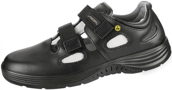 Der Schuh ist schwarz mit einem sportlichen Design. Er hat zwei Klettverschlüsse und atmungsaktive Mesh-Einsätze. Die Sohle ist robust und bietet guten Halt. Ideal für aktive Nutzung.