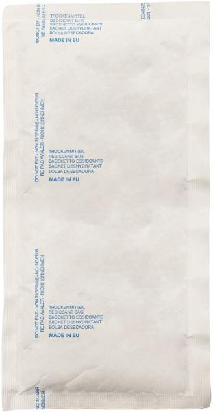 Das Bild zeigt ein helles Paket mit Text in blauer Schrift. Es enthält Hinweise und Informationen. Das Material wirkt papierähnlich und ist ohne besondere Strukturen.