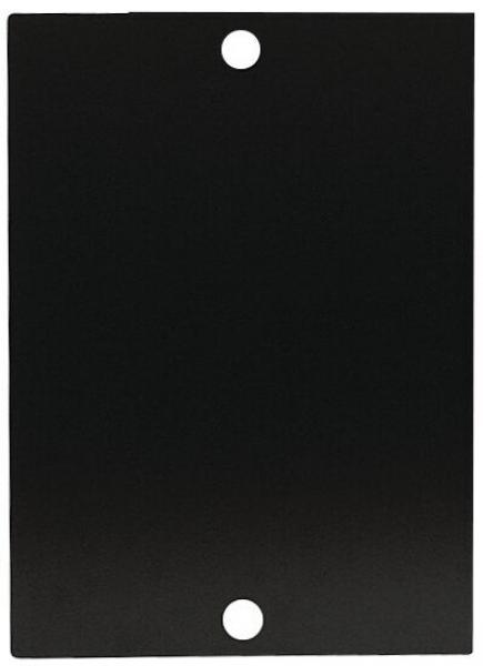 Das Bild zeigt eine schwarze rechteckige Fläche mit zwei runden Löchern, eines oben und eines unten. Die Oberfläche ist glatt und gleichmäßig.