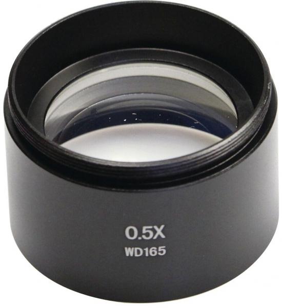 Das Bild zeigt ein optisches Objektiv in schwarzer Farbe. Es hat eine glatte, runde Form mit einem Durchmesser von etwa 10 cm und eine Beschriftung mit "0.5X WD165" auf der Vorderseite.