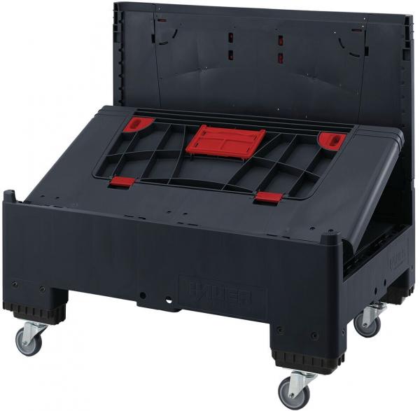 Das Bild zeigt eine schwarze, rollbare Kunststoffbox. Der Deckel ist aufgeklappt und an der Innenseite sind rote und schwarze Halterungen sichtbar. Die Box hat stabile Räder für einfaches Bewegen.