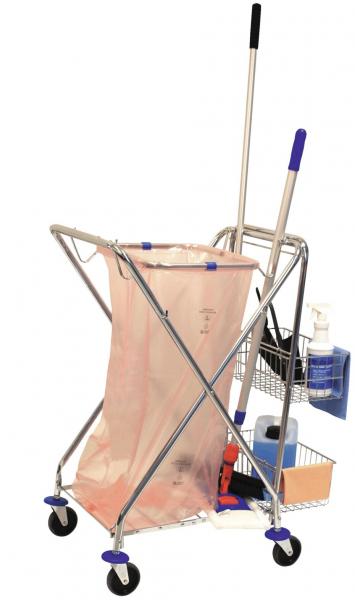 Das Bild zeigt einen Reinigungswagen mit einem roten Müllsack, Wischmopp und Eimer. Er hat vier Rollen und verschiedene Halterungen für Putzmittel und Zubehör.