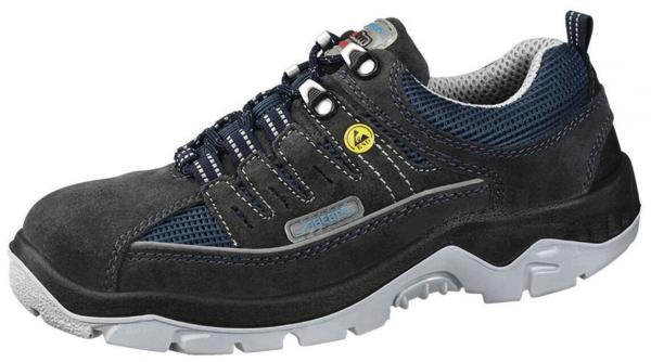 Der Schuh ist ein dunkler Trekking- oder Sportschuh mit einer flexiblen, hellen Sohle. Er hat ein Netzoberteil für Atmungsaktivität und ist mit Schnürsenkeln und verstärkten Ösen ausgestattet.