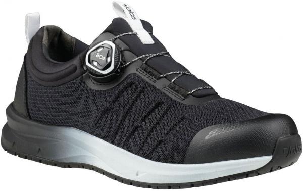 Der Schuh ist schwarz mit einem strukturierten Obermaterial aus Netz. Er hat eine flexible Sohle und eine spezielle Schnürung mit einem Drehverschluss für einfachen Halt.