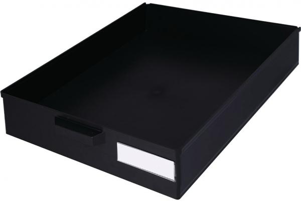 Es handelt sich um eine flache, rechteckige Box in Schwarz. Sie hat eine offene Oberseite, einen kleinen Griff an der Vorderseite und eine weiße Beschriftungsfläche auf einer Seite.