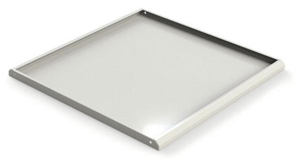 The image shows a square, flat plate with a stable, narrow rim. The surface is smooth and transparent, the rim is metallic and forms a clear boundary.