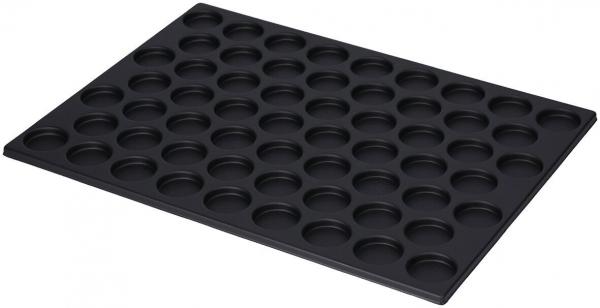 Das Bild zeigt ein schwarzes Backblech mit vielen kleinen runden Vertiefungen, die in gleichmäßigen Reihen angeordnet sind. Es hat eine rechteckige Form und eine glatte Oberfläche.