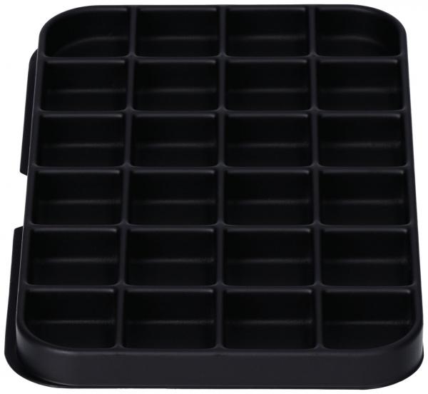 Das Bild zeigt eine schwarze, flache Ablage mit 24 gleich großen Fächern, die in einem 4x6-Raster angeordnet sind. Die Ecken sind abgerundet und die Seiten leicht erhöht.