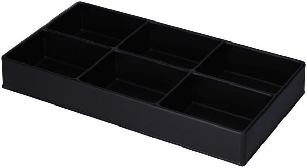 Das Bild zeigt eine flache, rechteckige Box aus schwarzem Kunststoff, die in sechs gleich große Fächer unterteilt ist. Sie dient zur Aufbewahrung und Organisation von Gegenständen.