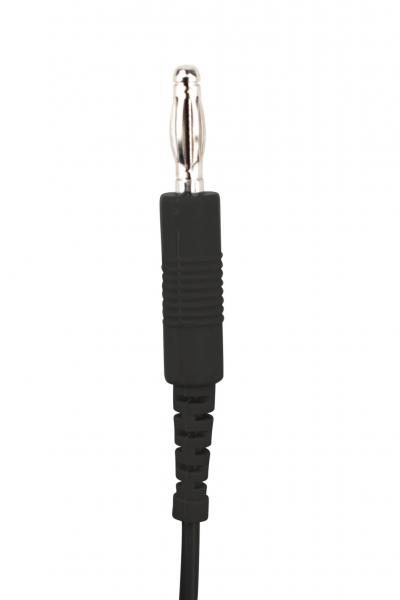 Das Bild zeigt einen schwarzen Klinkenstecker mit einem silbernen Metallkopf. Der Stecker hat eine gerillte Oberfläche für besseren Halt und ist mit einem Kabel verbunden.