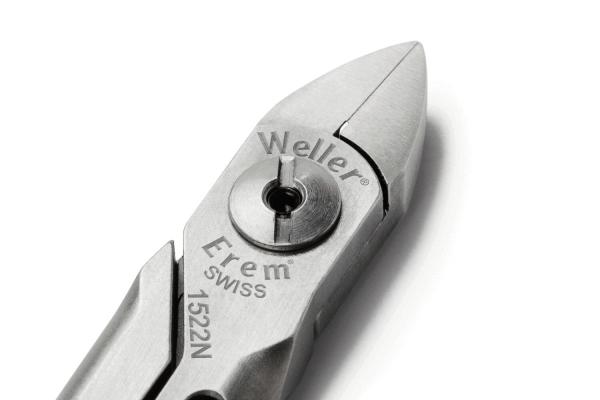 The image shows a silver pliers with a pointed cutting edge. On the pliers, the brands "Weller" and "Erem" as well as the model number "1522N" are engraved. The surface is smooth and shiny.
