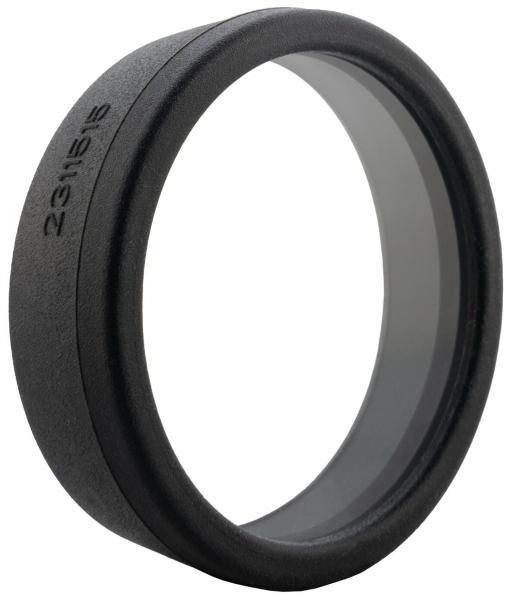Das Bild zeigt einen runden, schwarzen Ring mit glatter Oberfläche. Im Inneren gibt es eine transparente Fläche. An der Außenseite ist eine Nummer eingeprägt.