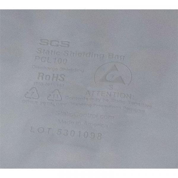 Das Bild zeigt ein transparentes Stück Material mit bedruckter Information. Es enthält die Bezeichnungen ?SCS?, ?Static Shielding Bag? und ?RoHS?, sowie Warnhinweise und eine Seriennummer.