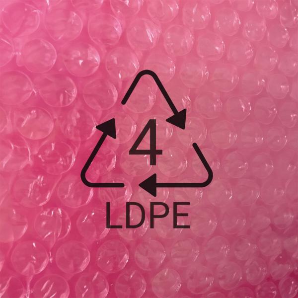Das Bild zeigt eine rosa Folie mit vielen kleinen Luftblasen. In der Mitte ist ein schwarzes Recycling-Symbol mit der Zahl 4 und dem Schriftzug "LDPE" (Niederdichte Polyethylen).