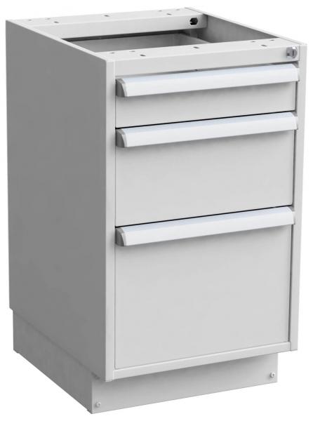 Das Bild zeigt einen grauen Schrank mit vier Fächern. Oben gibt es eine offene Fläche, darunter drei schmale Schubladen und eine große Tür. Die Oberfläche ist glatt und modern.