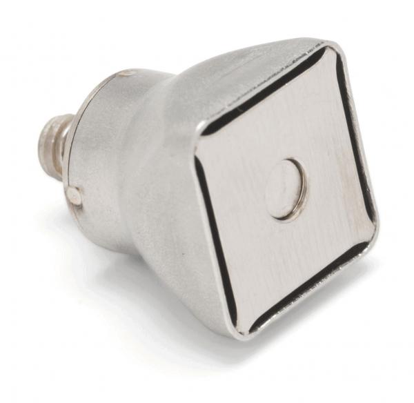 Das Bild zeigt einen silbernen, quadratischen Lampenadapter. Er hat eine glatte, metallische Oberfläche und eine standardisierte Gewinde-Basis zum Einschrauben in eine Fassung.