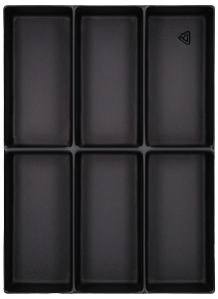 Das Bild zeigt eine schwarze Backform mit sechs rechteckigen Vertiefungen. Die Form hat abgerundete Ecken und einen glatten Boden, ideal für Muffins oder Brownies.