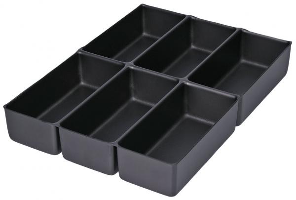 Das Bild zeigt eine schwarze Aufbewahrungsschale, die in sechs rechteckige Fächer unterteilt ist. Die Fächer sind gleich groß und flach, ideal zur Organisation kleiner Gegenstände.