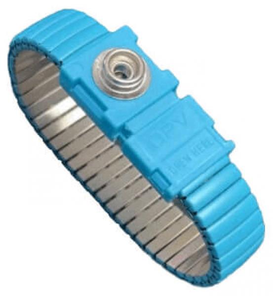 Das Bild zeigt ein armbandähnliches Objekt in hellem Blau mit einer flexiblen Struktur. Es hat eine runde Metallöse in der Mitte und eine wellenförmige Oberfläche, die angenehm anzufassen ist.