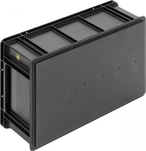 Das Bild zeigt eine rechteckige, schwarze Box aus Kunststoff. Sie hat eine flache Oberseite mit Rillen und ist an einer Seite leicht vertieft. Die Box scheint stabil und robust zu sein.