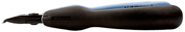 Das Bild zeigt einen schwarzen Stift mit einem ergonomischen, blauen Gummigriff. Die Spitze des Stifts ist präzise und leicht zugespitzt, ideal zum Schreiben oder Zeichnen.