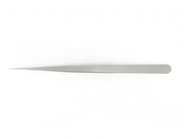 Das Bild zeigt eine spitze, metallische Pinzette. Sie ist lang und schmal mit einer leicht abgerundeten Basis und einer scharfen Spitze zum Greifen von kleinen Objekten.