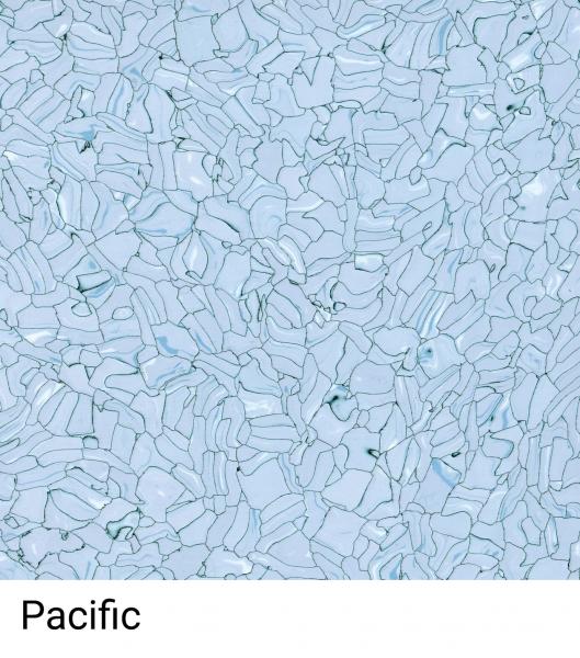 Das Bild zeigt eine matte, strukturierte Fläche in verschiedenen Blautönen mit unregelmäßigen Formen, die an Wasser oder Glas erinnern. Unten steht "Pacific".