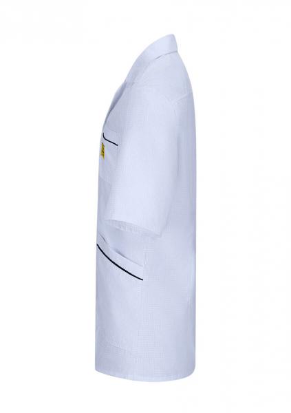 The image shows a white short-sleeved top. It has a straight fit, a classic collar, and a chest pocket outlined with a black line.