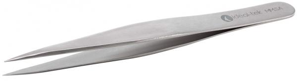 Das Bild zeigt eine schmale, metallische Pinzette mit einer langen, spitzen Form. Sie ist glänzend und hat eine leicht gebogene Spitze, die zum Greifen von kleinen Objekten dient.