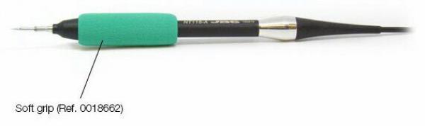 Das Bild zeigt einen Stift mit einem grünen, weichen Griff in der Mitte. Der vordere Teil ist schmal und endet mit einer feinen Spitze. Der Körper ist schwarz mit einem silbernen Element.