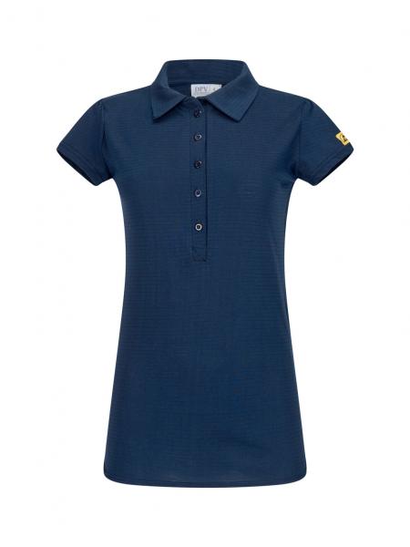 Das Bild zeigt ein dunkelblaues Poloshirt mit kurzem Ärmel. Es hat einen klassischen Kragen, eine Knopfleiste und ein kleines Logo auf dem Ärmel. Das Material wirkt leicht und casual.