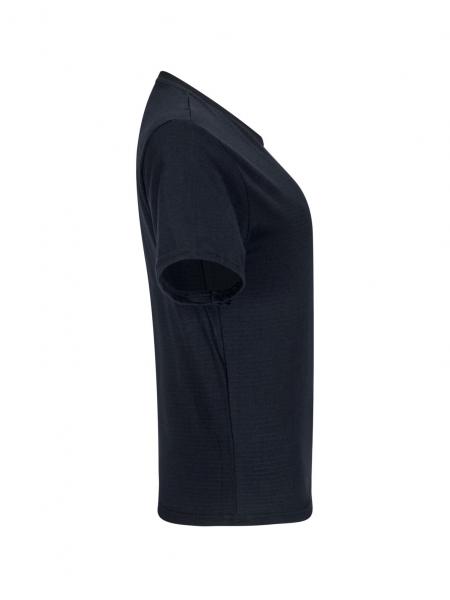 Das Bild zeigt ein schlichtes, schwarzes T-Shirt in seitlicher Ansicht. Es hat kurze Ärmel und einen klassischen Schnitt, der etwas lockerer wirkt. Der Stoff ist glatt und schlicht.