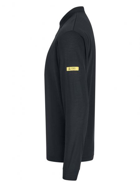 Das Bild zeigt ein schwarzes Langarmshirt aus leichtem, strukturiertem Stoff. Es hat einen Stehkragen und eine schlichte, elegante Form. An einem Ärmel befindet sich ein gelbes Logo.