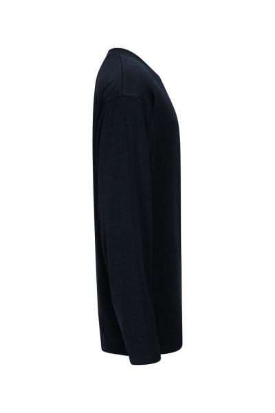 Das Bild zeigt ein schwarzes Longsleeve-Shirt in Seitenansicht. Es hat lange Ärmel, einen runden Halsausschnitt und eine gerade Passform. Der Stoff wirkt schlicht und einfarbig.