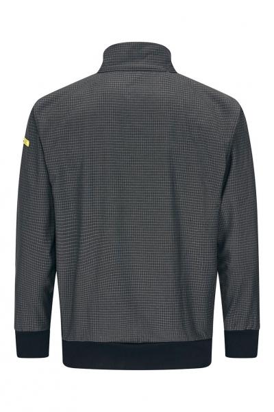 Das Bild zeigt eine schwarze Jacke mit einem feinen Muster. Sie hat einen hohen Kragen und einen schmalen, elastischen Bund am Saum. An einem Ärmel ist ein gelbes Logo zu sehen.