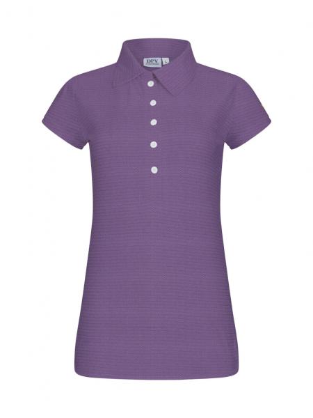Das Bild zeigt ein lila Poloshirt mit kurzen Ärmeln und einem klassischen Kragen. Auf der Vorderseite befinden sich mehrere weiße Knöpfe. Das Material wirkt glatt.
