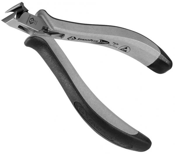 Das Bild zeigt eine Nagelschere mit silbernen, metallischen Klingen und rutschfesten, schwarzen Griffen. Sie ist ergonomisch geformt und für präzises Schneiden konzipiert.