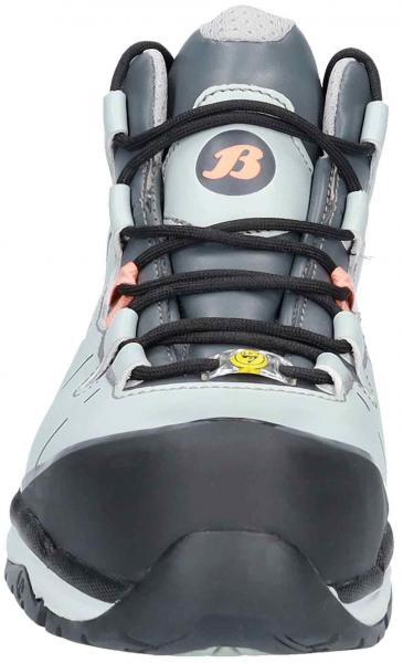 Das Bild zeigt einen grauen Schuh mit einer robusten gummiartigen Sohle. Er hat runde Schnürsenkel und wird durch kleine orangefarbene Akzente ergänzt. Ein Logo ist auf der Zunge sichtbar.