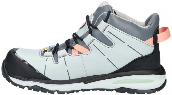 Der Schuh ist ein leichter, grauer Trekkingstiefel mit schwarzen und rosa Akzenten. Er hat eine verstärkte Zehenkappe, Schnürsenkel und eine gepolsterte Schuhlasche für Komfort.