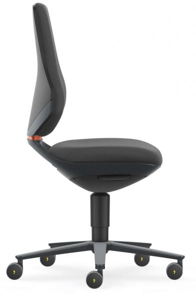 The office chair has an ergonomic, simple shape. The seat is black with a gentle padding. The backrest is slightly curved. It stands on a five-spoke base with casters.