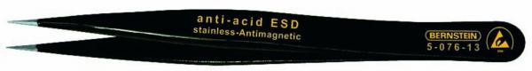 Das Bild zeigt eine schwarze Pinzette mit einem spitzen Ende. Sie ist aus rostfreiem Edelstahl, anti-magnetisch und hat den Aufdruck "anti-acid ESD" sowie das Logo und die Modellnummer.